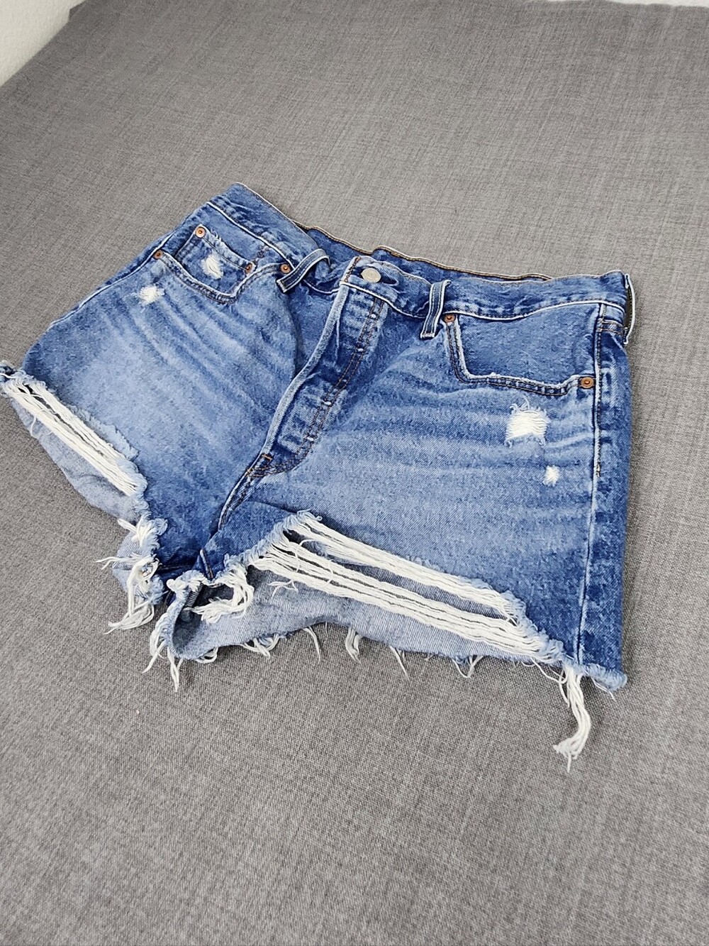 Levis 501 Button Fly Medium Wash Distressed Style 100% Cotton Denim Jean Short - Picture 2 of 9